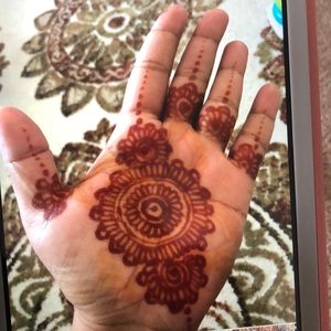 Meet your Posher, Dhari